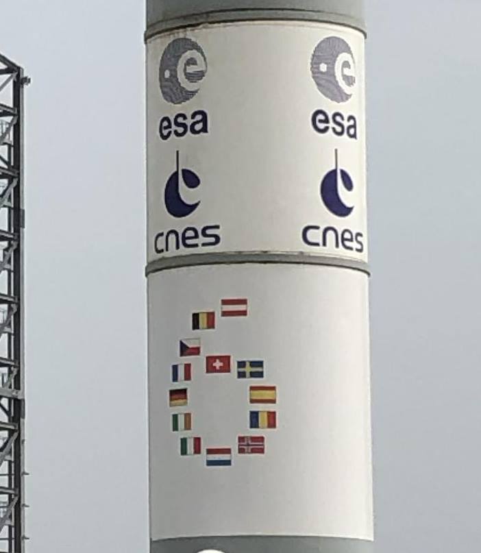2018 12 Ariane6 drapel B